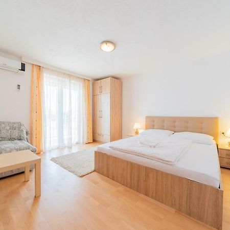 Apartmenthaus Hana Karlobag Zewnętrze zdjęcie