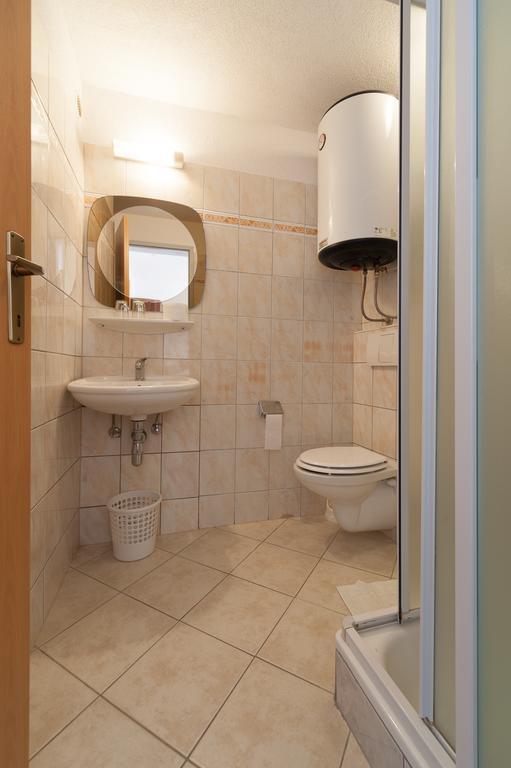 Apartmenthaus Hana Karlobag Zewnętrze zdjęcie