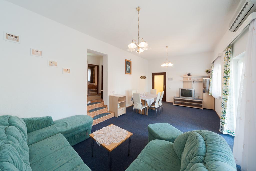 Apartmenthaus Hana Karlobag Zewnętrze zdjęcie