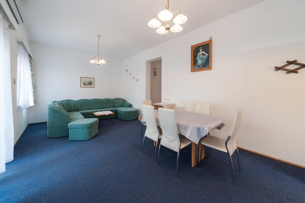 Apartmenthaus Hana Karlobag Zewnętrze zdjęcie