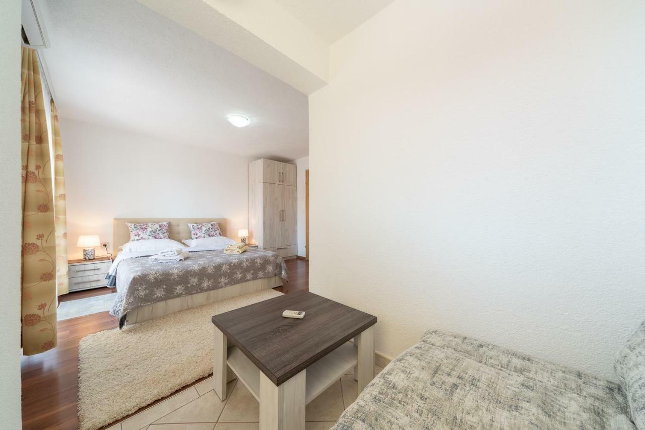 Apartmenthaus Hana Karlobag Zewnętrze zdjęcie