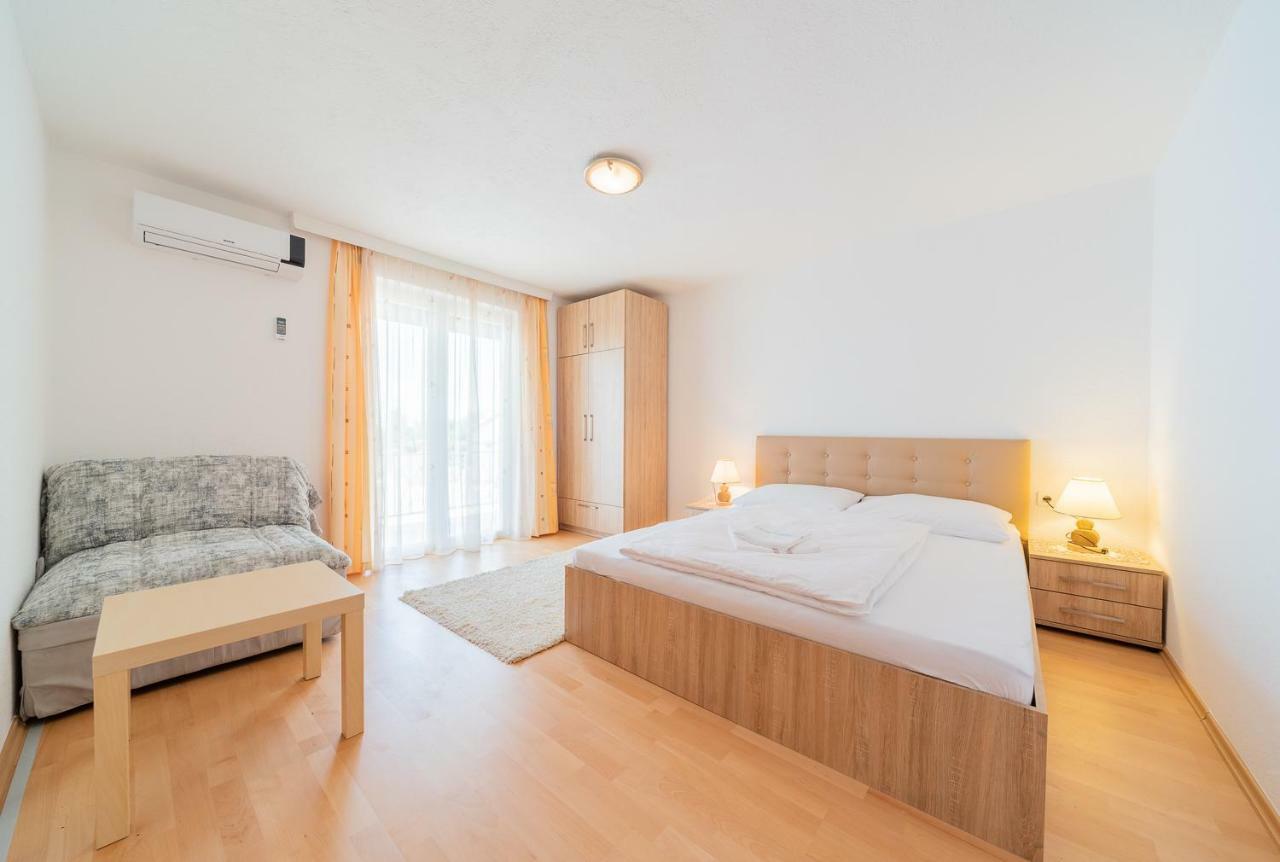 Apartmenthaus Hana Karlobag Zewnętrze zdjęcie