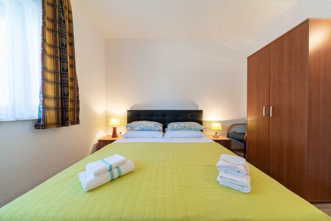 Apartmenthaus Hana Karlobag Zewnętrze zdjęcie