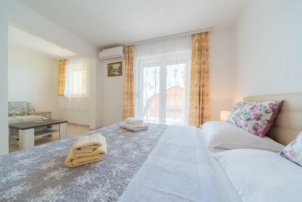 Apartmenthaus Hana Karlobag Zewnętrze zdjęcie